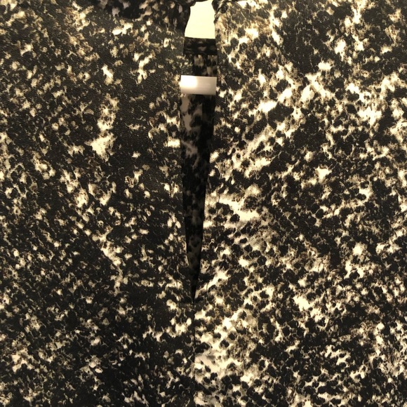 Med Mossimo brand long sleeve blouse - Picture 5 of 5